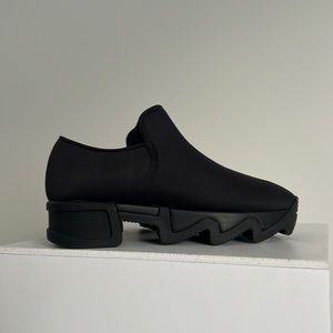 Vegan black shoes